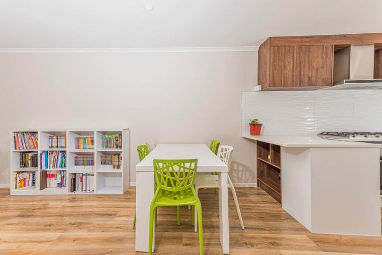 Photo of property in 4 Lumbarda Drive, Kumeu, 0810