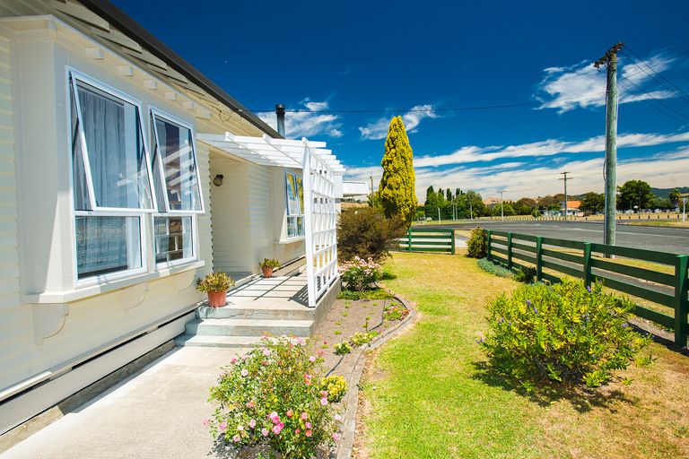 Photo of property in 152 Onslow Road, Patutahi, Gisborne, 4072