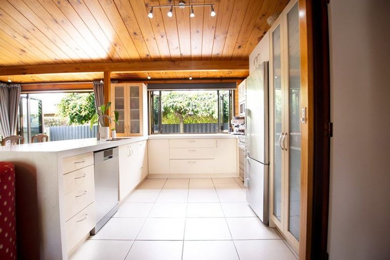 Photo of property in 15 Waitawa Place, Lynmore, Rotorua, 3010