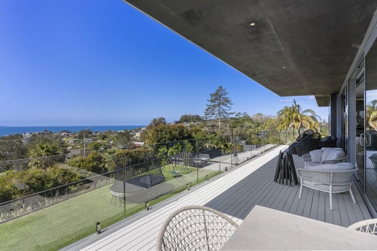 Photo of property in 201 Whangaparaoa Road, Red Beach, 0932