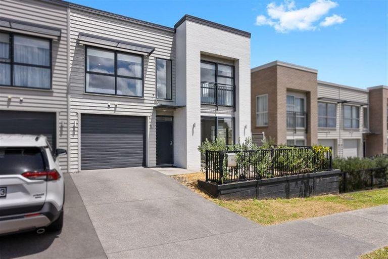 Photo of property in 100 Matairangi Avenue, Totara Heights, Auckland, 2105
