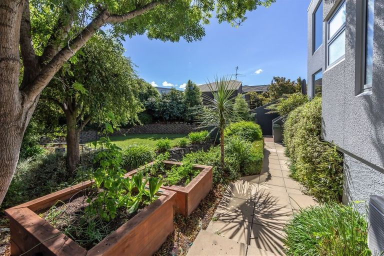 Photo of property in 35 Oakford Close, Riccarton, Christchurch, 8011