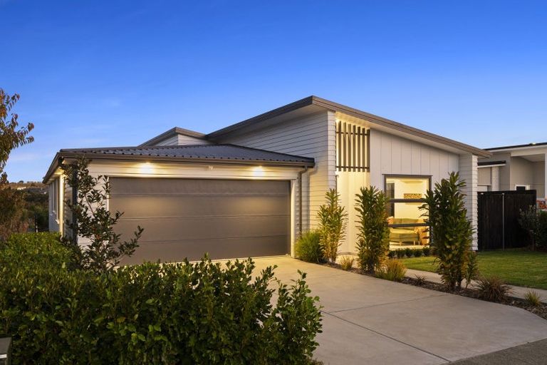 Photo of property in 10 Kenehi Road, Karaka, 2124