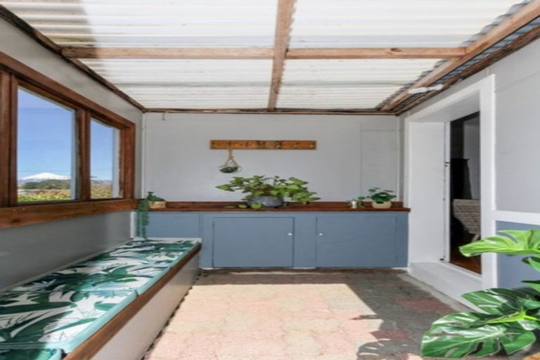 Photo of property in 186 Seaview Road, Westown, New Plymouth, 4310