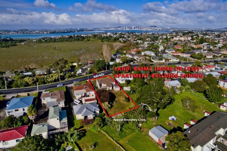 Photo of property in 62 College Road, Northcote, Auckland, 0627