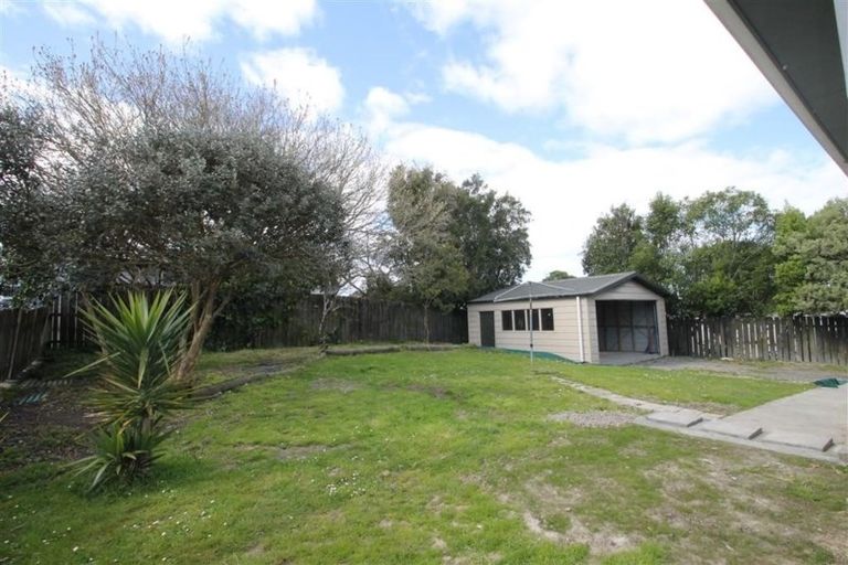 Photo of property in 12 St Margaret Place, West Harbour, Auckland, 0618