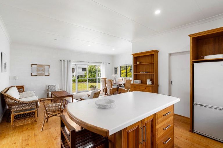 Photo of property in 1 Moana Drive, Mahia, 4198
