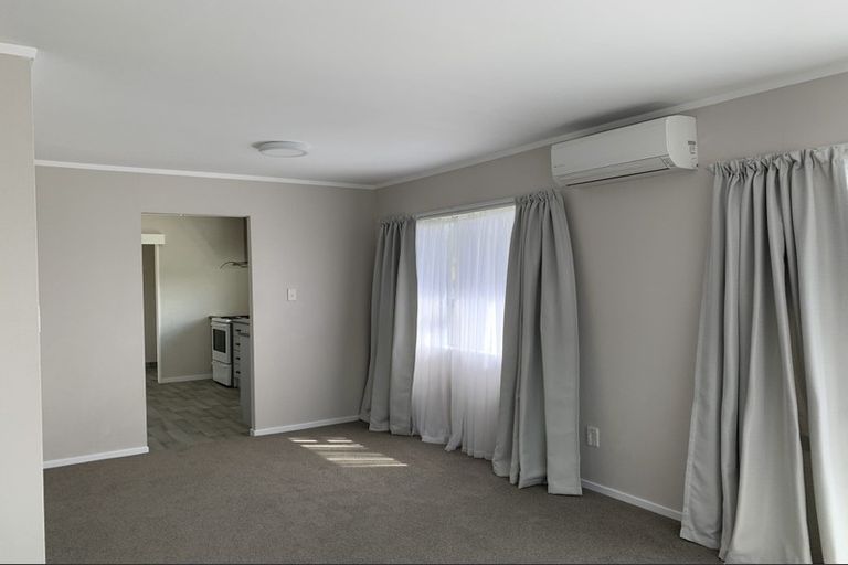 Photo of property in 10 Meynell Court, Glen Eden, Auckland, 0602