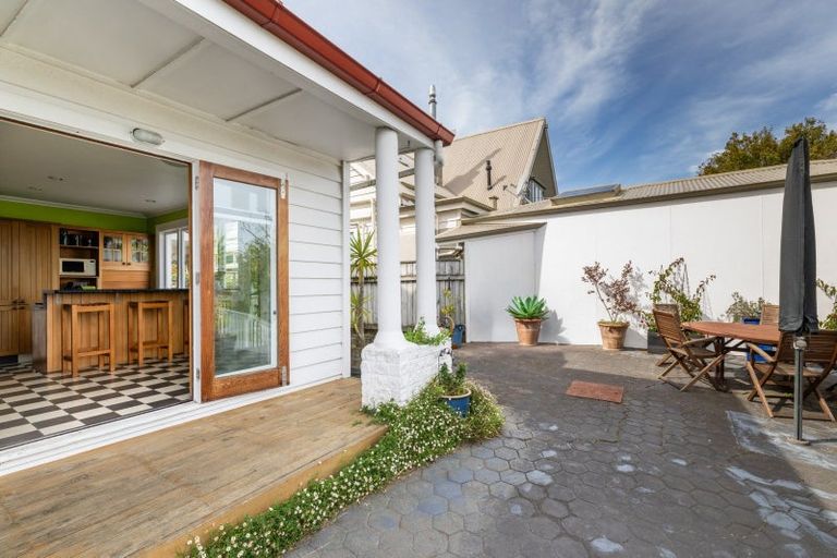 Photo of property in 8 Lighthouse Road, Bluff Hill, Napier, 4110