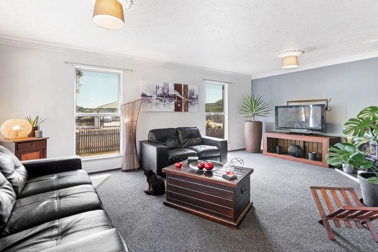 Photo of property in 25 Heathglen Avenue, Parklands, Christchurch, 8083