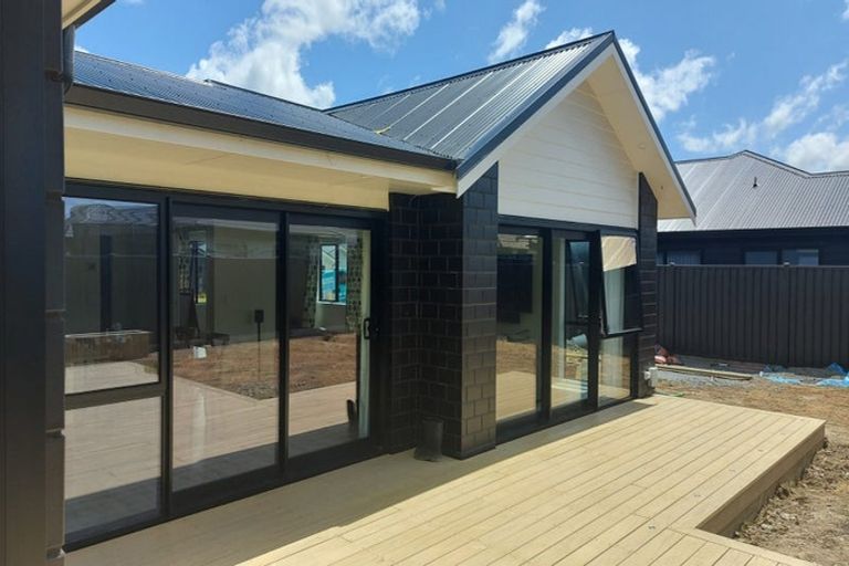 Photo of property in 14 Salisbury Crescent, Wallaceville, Upper Hutt, 5018