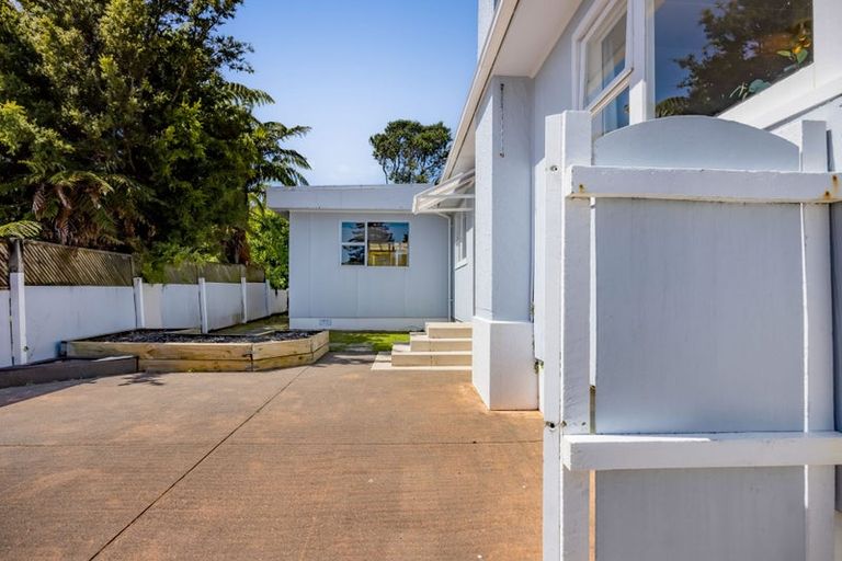 Photo of property in 37 Awanui Street, Merrilands, New Plymouth, 4312