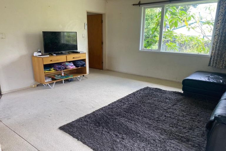 Photo of property in 3 Tiroroa Avenue, Te Atatu South, Auckland, 0610