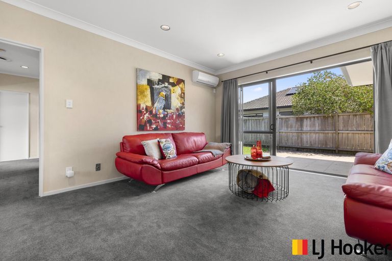Photo of property in 29 Girvan Terrace, Wattle Downs, Auckland, 2103