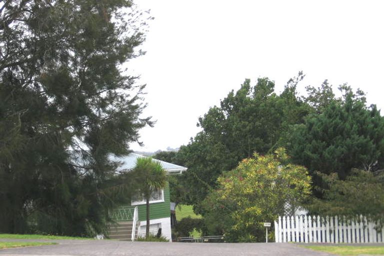 Photo of property in 1/278 Sunset Road, Windsor Park, Auckland, 0632