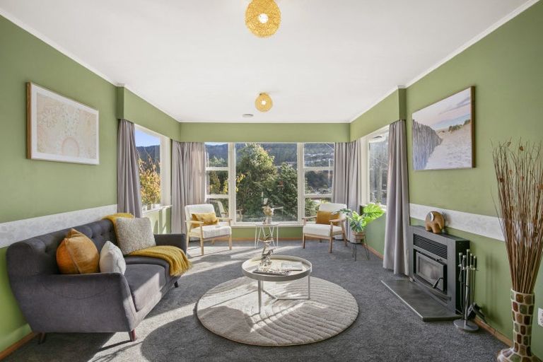 Photo of property in 12 Ranui Terrace, Tawa, Wellington, 5028