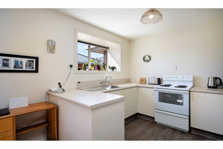 Photo of property in 2/126 Opawa Road, Opawa, Christchurch, 8023