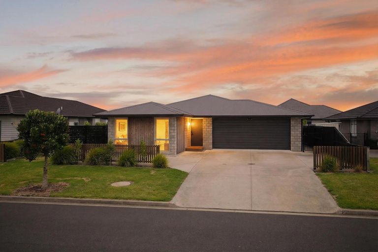 Photo of property in 12 Te Kio Crescent, Papamoa Beach, Papamoa, 3118