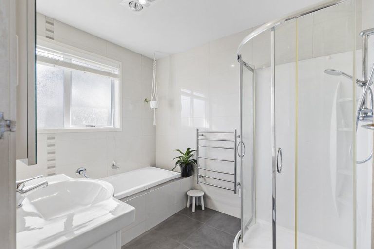 Photo of property in 1 Alma Place, Milson, Palmerston North, 4414