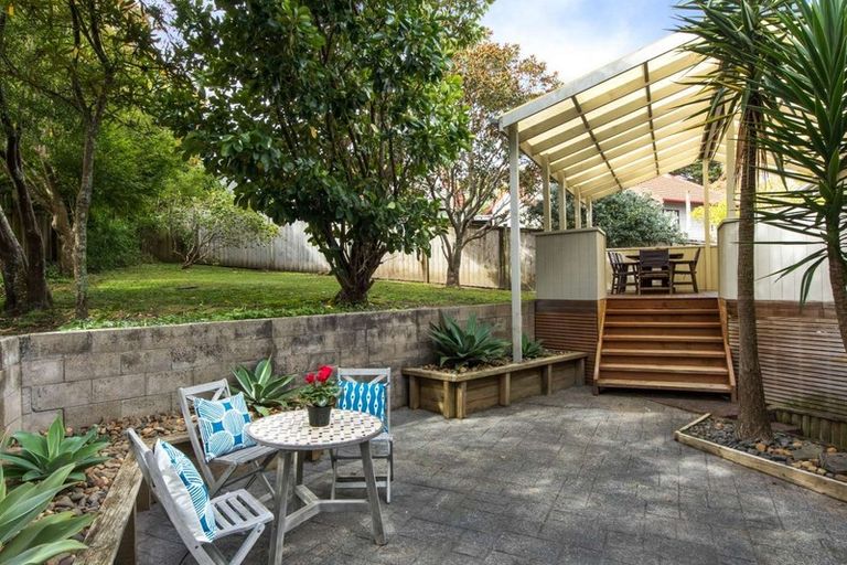 Photo of property in 14 Woodhouse Place, West Harbour, Auckland, 0618