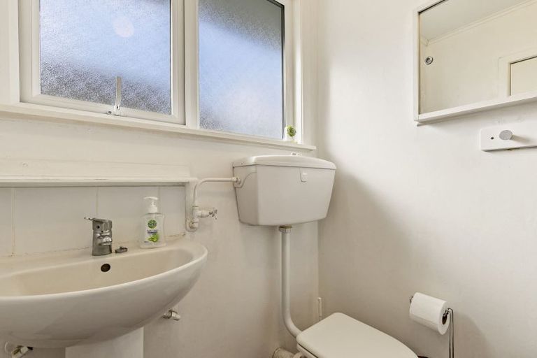 Photo of property in 16a Thurleigh Grove, Karori, Wellington, 6012