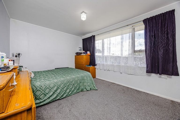 Photo of property in 2/2 Resolute Way, Papakura, 2110