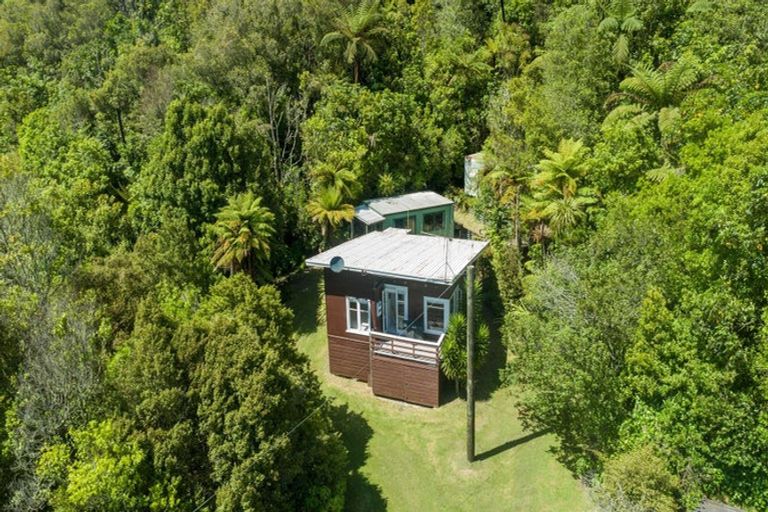 Photo of property in 19 Tombleson Road, Lake Rotoma, Rotorua, 3074