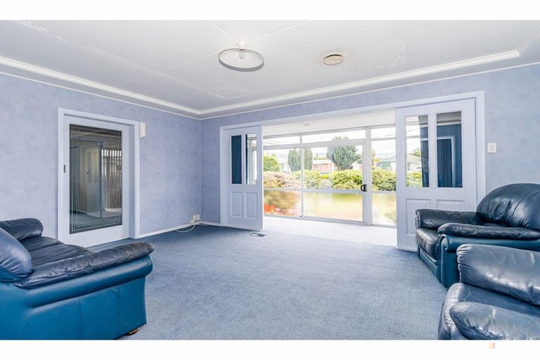 Photo of property in 1 Dixon Street, Waimate, 7924