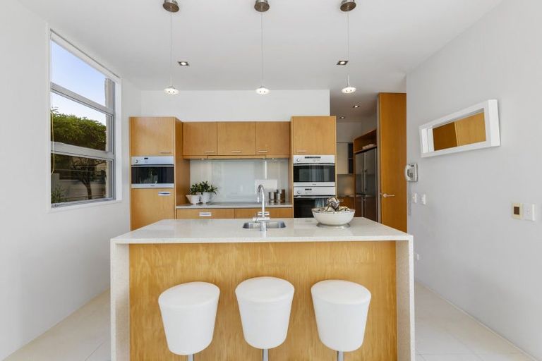 Photo of property in 11 Icarus Place, Half Moon Bay, Auckland, 2012