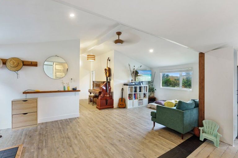 Photo of property in 577 Waikawa Beach Road, Waikawa Beach, Levin, 5573