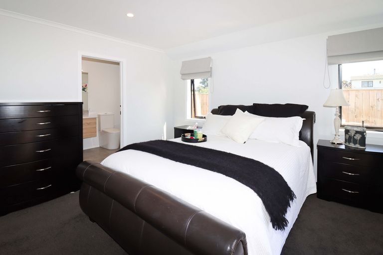 Photo of property in 13 Madison Street, Carterton, 5713