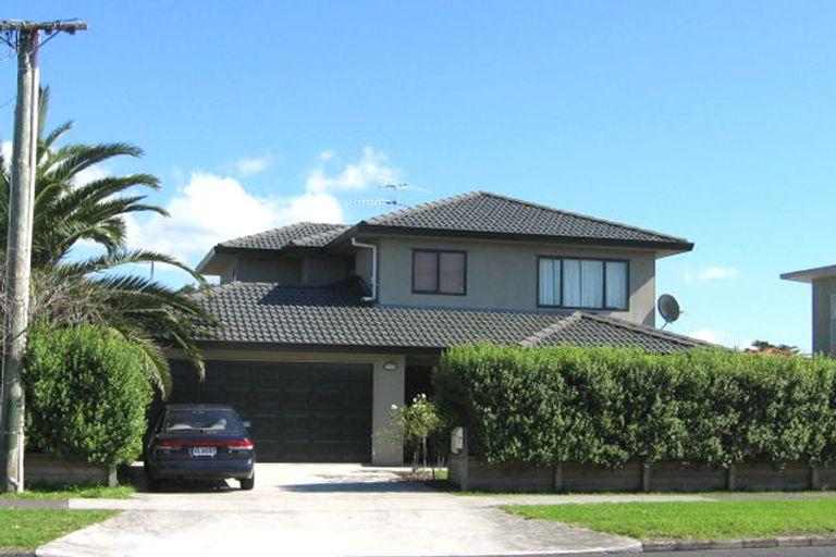 Photo of property in 19c Beach Road, Te Atatu Peninsula, Auckland, 0610