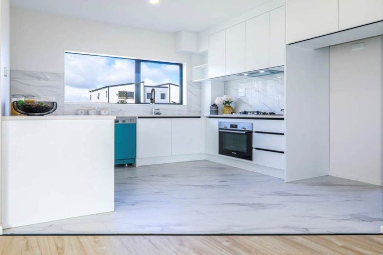 Photo of property in 37a Crestview Rise, Papakura, 2110