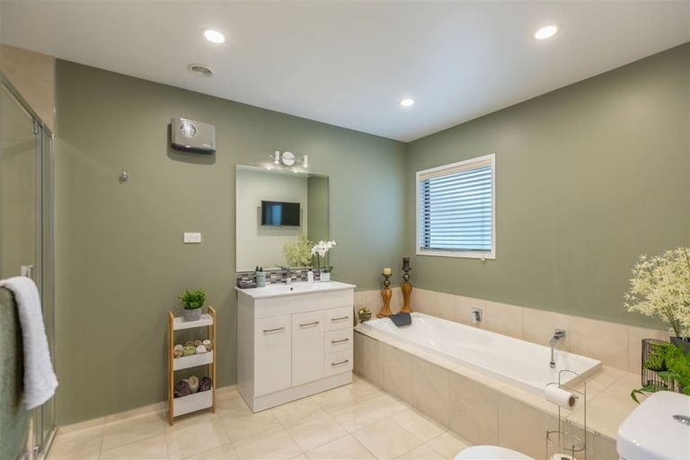 Photo of property in 12 Waitaki Way, Poraiti, Napier, 4112