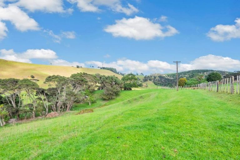 Photo of property in 72 Lyon Road, Waimauku, 0883