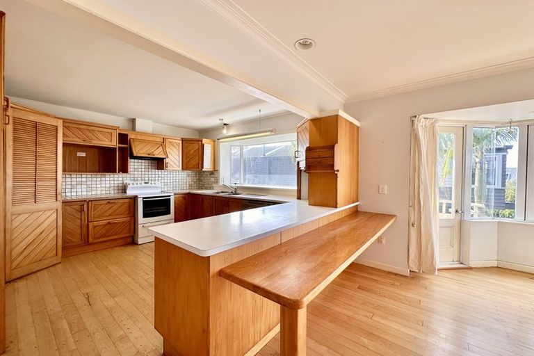 Photo of property in 13 Peter Terrace, Castor Bay, Auckland, 0620