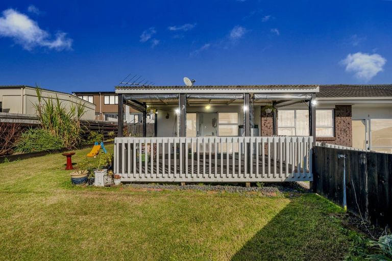 Photo of property in 2/56 Archibald Road, Kelston, Auckland, 0602
