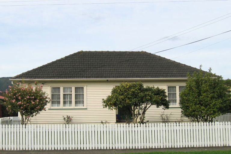 Photo of property in 50 Athlone Crescent, Avalon, Lower Hutt, 5011