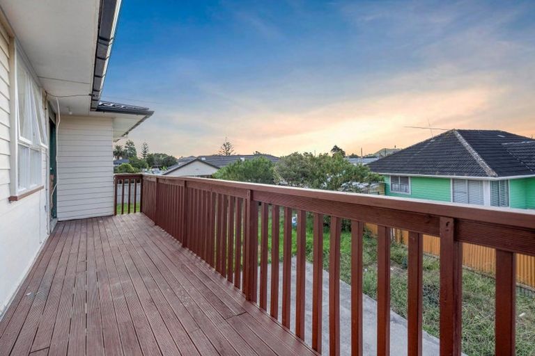 Photo of property in 15 Burbridge Road, Favona, Auckland, 2024