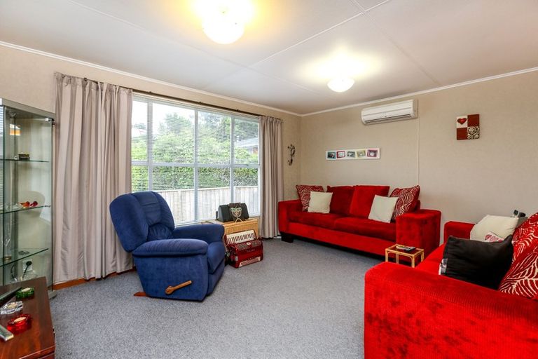 Photo of property in 28 Vancouver Place, Marfell, New Plymouth, 4310