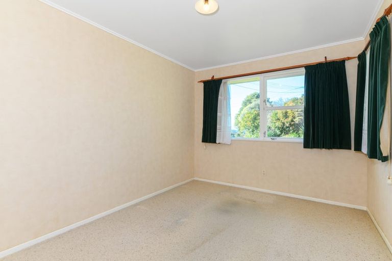 Photo of property in 92 Colwill Road, Massey, Auckland, 0614