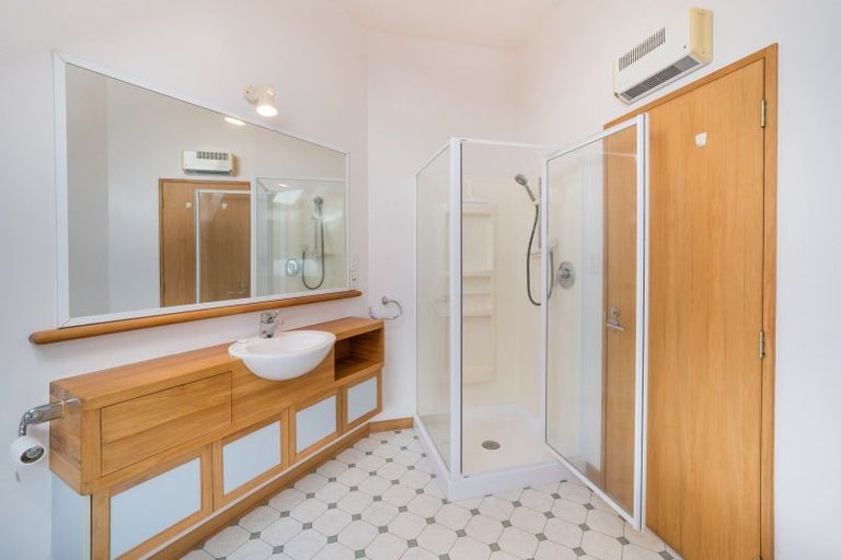 Photo of property in 3 Balcairn Place, Terrace End, Palmerston North, 4410