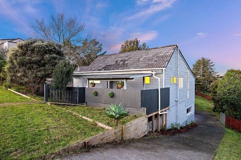 Photo of property in 6 Cyclarama Crescent, Massey, Auckland, 0614