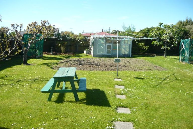 Photo of property in 15 Rhodes Street, Waimate, 7924