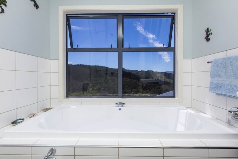 Photo of property in 27 Mcewen Crescent, Riverstone Terraces, Upper Hutt, 5018