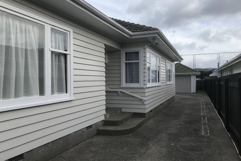 Photo of property in 16 Strathmore Avenue, Strathmore Park, Wellington, 6022