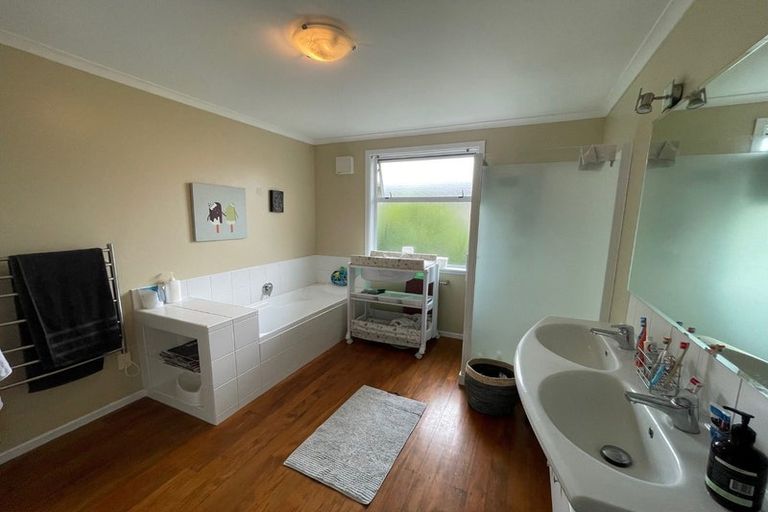 Photo of property in 74 Awanui Street, Merrilands, New Plymouth, 4312