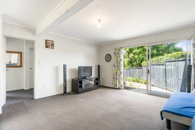 Photo of property in 2/29 Sealy Road, Torbay, Auckland, 0630