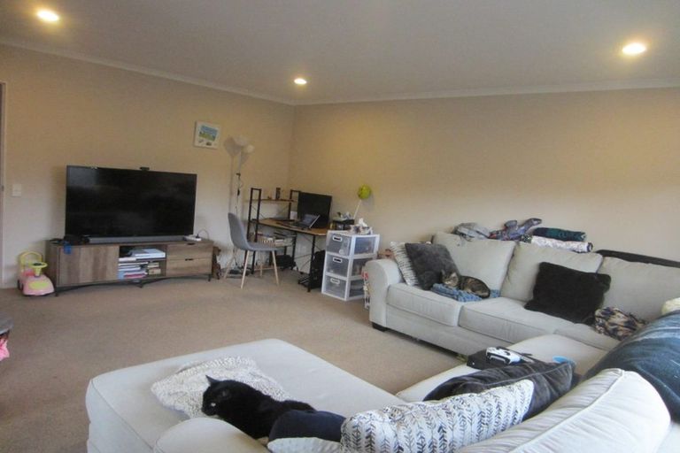 Photo of property in 12a Cambridge Street, Tawa, Wellington, 5028