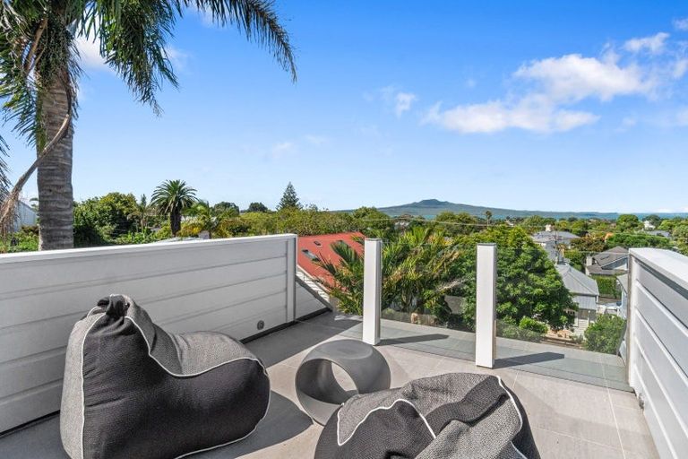 Photo of property in 21 St Aubyn Street, Devonport, Auckland, 0624